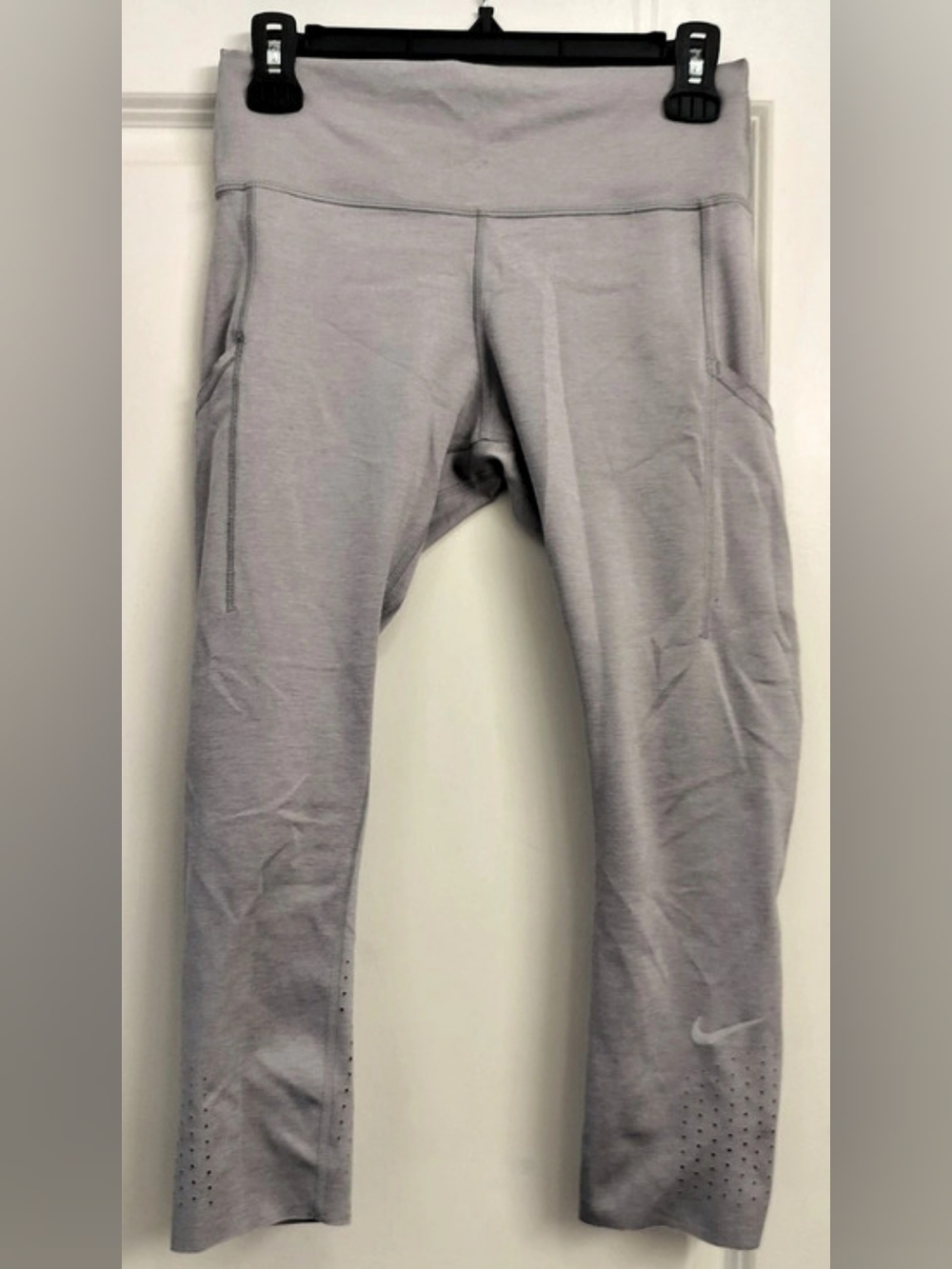 Nike Epic Lux Cropped Dri Fit Leggings- Size M (Runs Smaller)